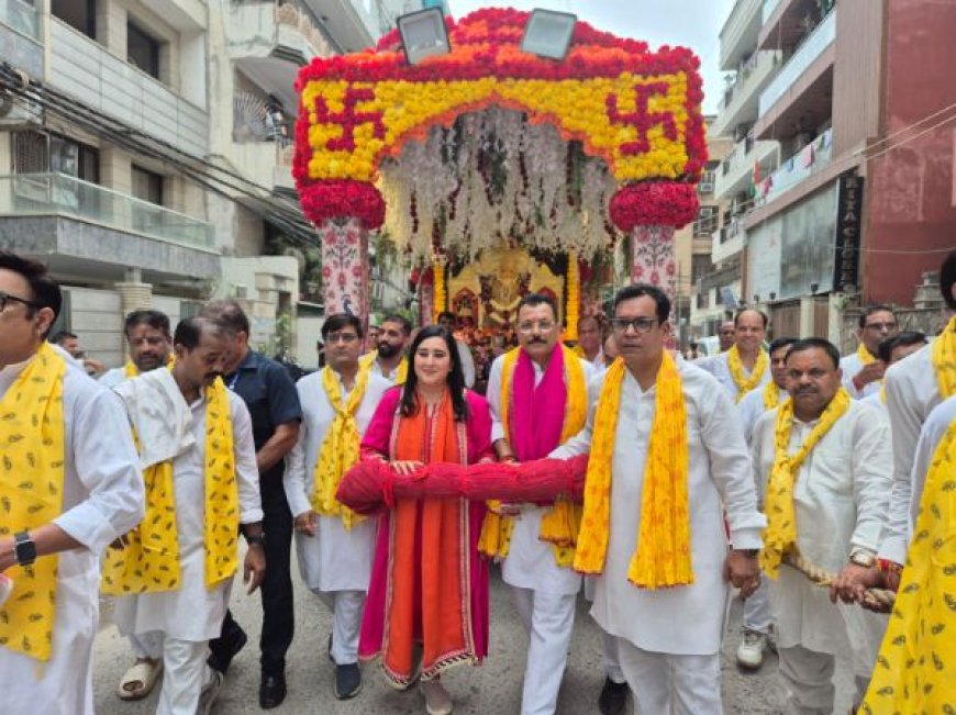 जन्माष्टमी पर पटेल नगर में निकली भव्य शोभायात्रा, माँ झंडेवाली के डोले ने मोहा श्रद्धालुओं का मन