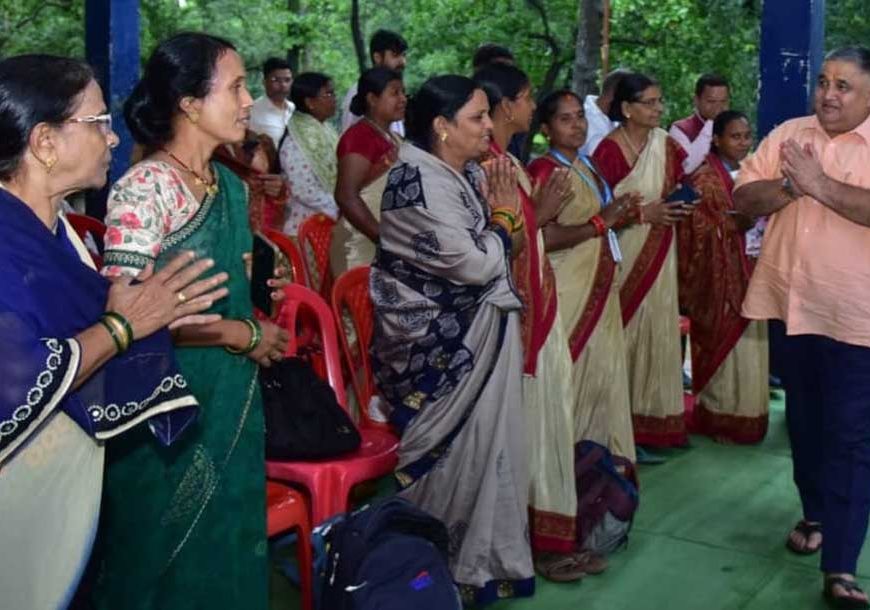 रामगढ़ में मितानिन बहनों से पर्यटन एवं संस्कृति मंत्री ने किया आत्मीय संवाद, समस्याओं और आवश्यकताओं की ली जानकारी