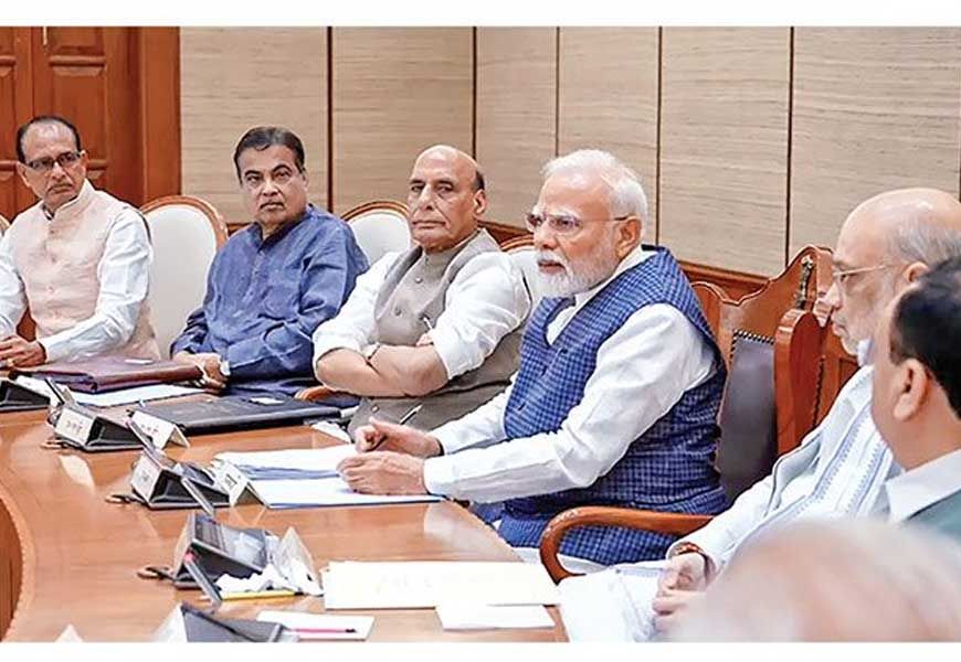 Modi Cabinet Reshuffle: मोदी कैबिनेट में बड़े फेरबदल की चर्चा तेज, वैष्णव का प्रमोशन और गडकरी के विभाग में बदलाव की अटकलें