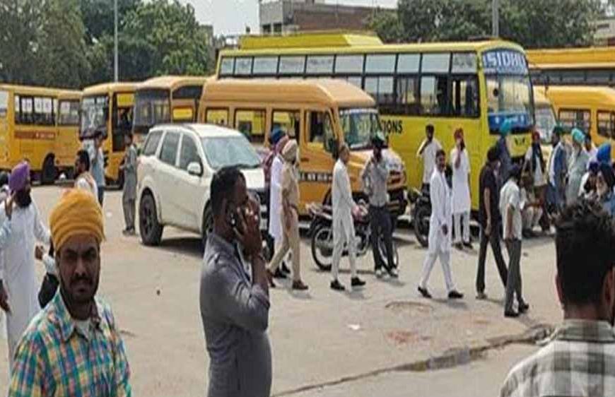 पंजाब के स्कूल वैन चालकों की बठिंडा में महापंचायत, सरकार को दी सख्त चेतावनी