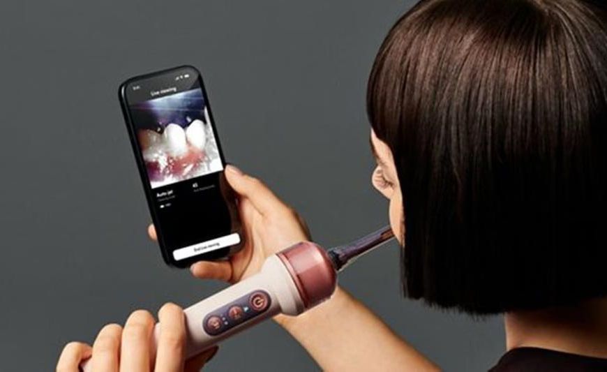 Dyson ने लॉन्च किया AI वाला CameraJet टूथब्रश, कैमरा देखकर खुद साफ करेगा दांतों के गैप