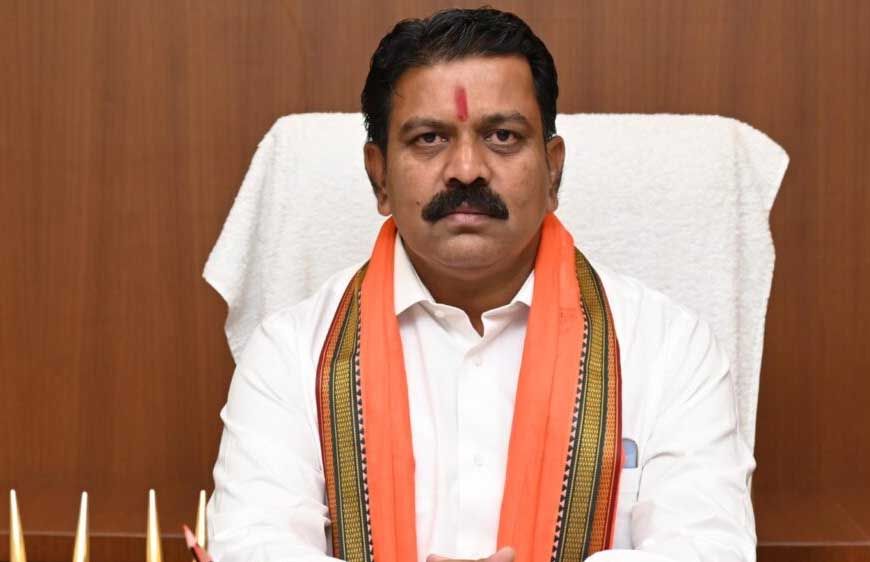 कवर्धा मेडिकल कॉलेज के पहले छात्र हिमांशु को डिप्टी CM विजय शर्मा ने फोन कर दी बधाई
