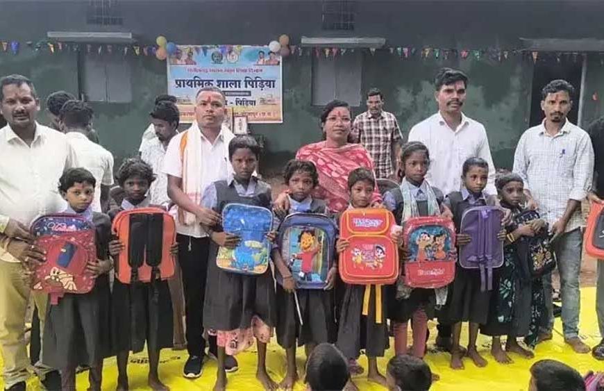 नक्सलमुक्त बस्तियों में गूंजी स्कूल की घंटी, छत्तीसगढ़ में शिक्षा ने ली नई उड़ान