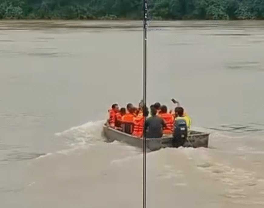 जबलपुर के गौरीघाट में होमगार्ड्स की मोटरबोट डूबी, इंजन खराब होने से नाव में भरा पानी