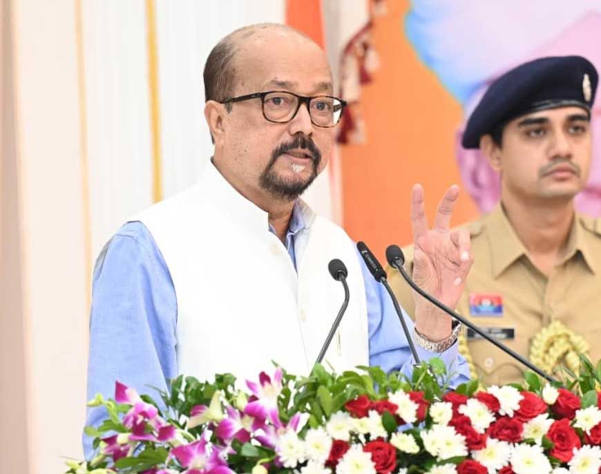 AI के युग में शिक्षक बनें विद्यार्थियों के मार्गदर्शक, तकनीक के विवेकपूर्ण उपयोग की दें सीख : राज्यपाल डेका