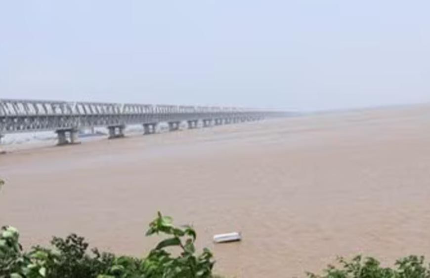 बिहार में बाढ़ का बढ़ा खतरा, गांधीघाट पर 4 घंटे में 10 सेंटीमीटर चढ़ा गंगा का पानी
