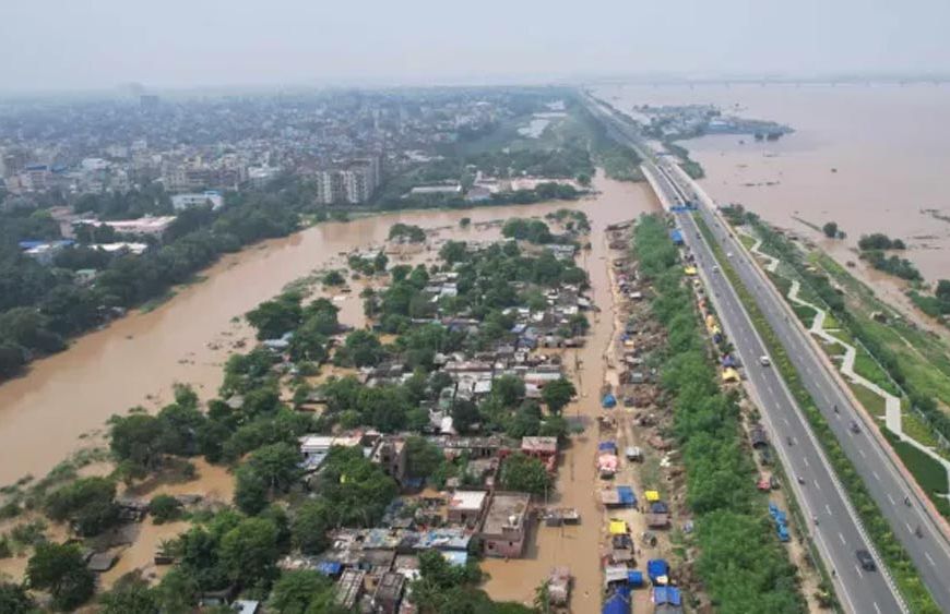 पटना में गंगा ने तोड़ा 2016 का बाढ़ रिकॉर्ड, गांधी घाट पर जलस्तर 50.57 मीटर पहुंचा