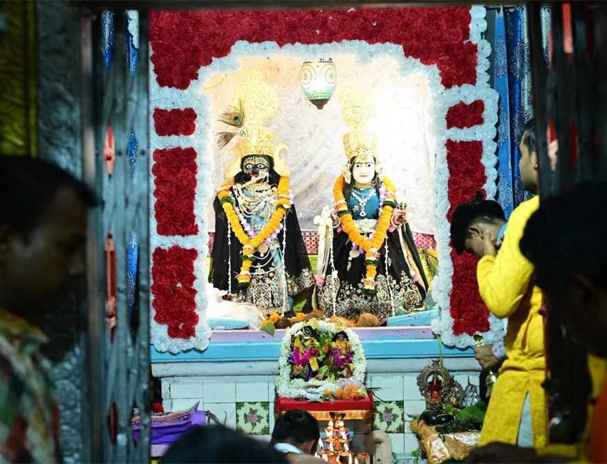 उप मुख्यमंत्री एवं कवर्धा विधायक विजय शर्मा ने श्रीकृष्ण जन्माष्टमी पर श्री राधा-कृष्ण बड़े मंदिर में की पूजा-अर्चना