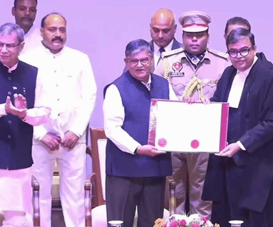 पंजाब के विरोध के बीच अश्वनी कुमार मिश्रा बने हाईकोर्ट के चीफ जस्टिस, गवर्नर हाउस में ली शपथ