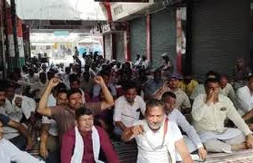 हरियाणा में सफाई कर्मचारियों की हड़ताल जारी, सरकार 30 कर्मचारियों की सेवाएं खत्म करने की तैयारी में