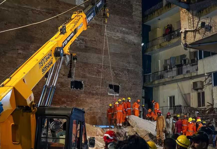 सत्य निकेतन हादसे पर HC सख्त! बिल्डिंग मालिक के साथ MCD भी जिम्मेदार, जवाबदेही पर उठे सवाल