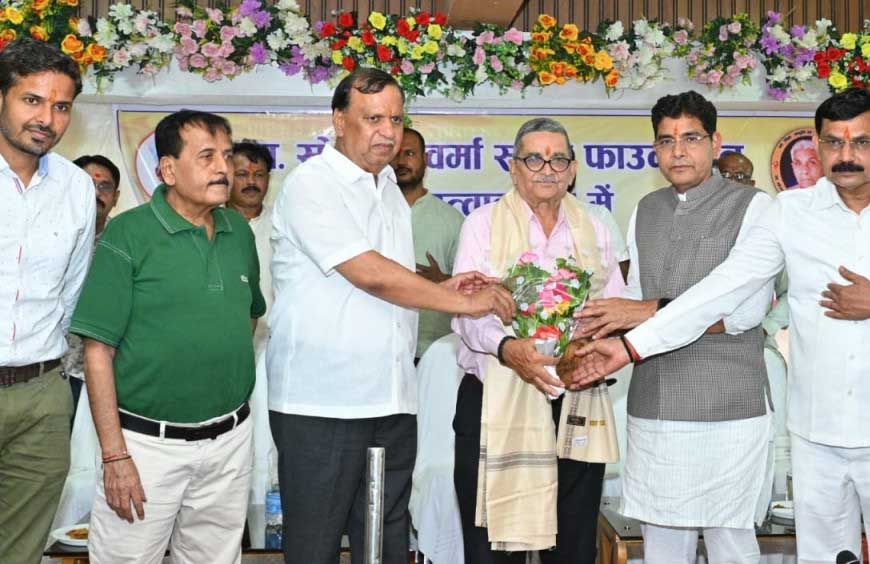 रायपुर : गुरु का ऋण कभी नहीं चुकाया जा सकता, शिक्षक राष्ट्र निर्माण के सच्चे शिल्पकार:राजस्व मंत्री टंक राम वर्मा