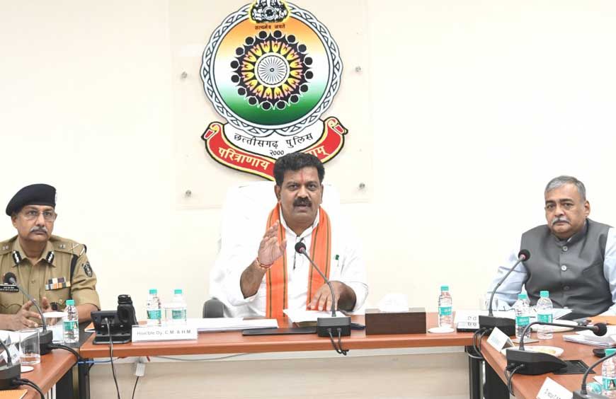 रायपुर : नवीन आपराधिक कानूनों के क्रियान्वयन में तेजी लाएं, प्रत्येक मापदंड पर दिखे ठोस सुधार- उप मुख्यमंत्री विजय शर्मा