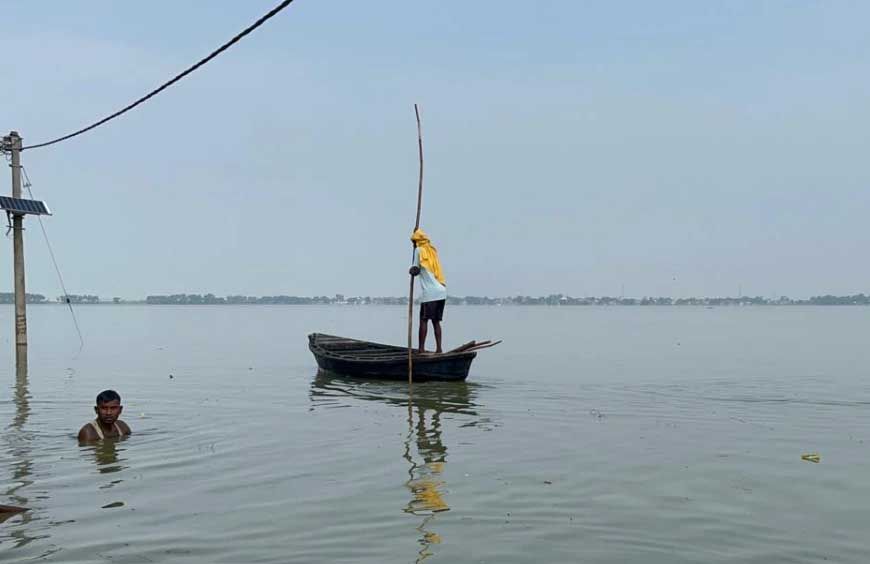 बिहार में बाढ़ का भयावह कहर, 13 जिलों में 29 लाख से ज्यादा लोग प्रभावित; तस्वीरों में देखें खौफनाक मंजर
