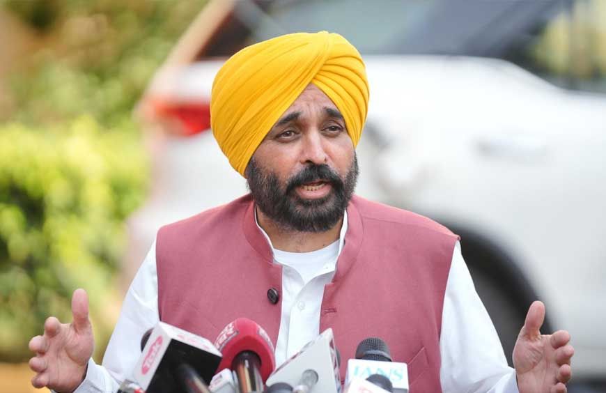 पंजाब में सियासी विवादों का बढ़ता दायरा, काले झंडे से लाठीचार्ज तक घिरी मान सरकार