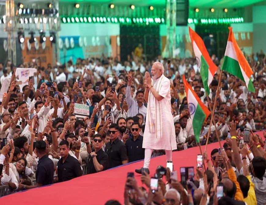 PM मोदी के मुंबई कार्यक्रम में सुरक्षा चूक! फर्जी PMO ID लेकर पहुंचा युवक, बॉडीगार्ड के पास मिली बंदूक