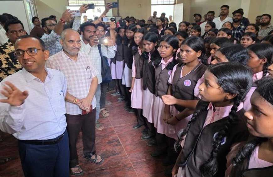 सरगुजा एकलव्य मामले पर मुख्यमंत्री हुए सख्त: जिला  कलेक्टर से की फोन पर सीधी बात