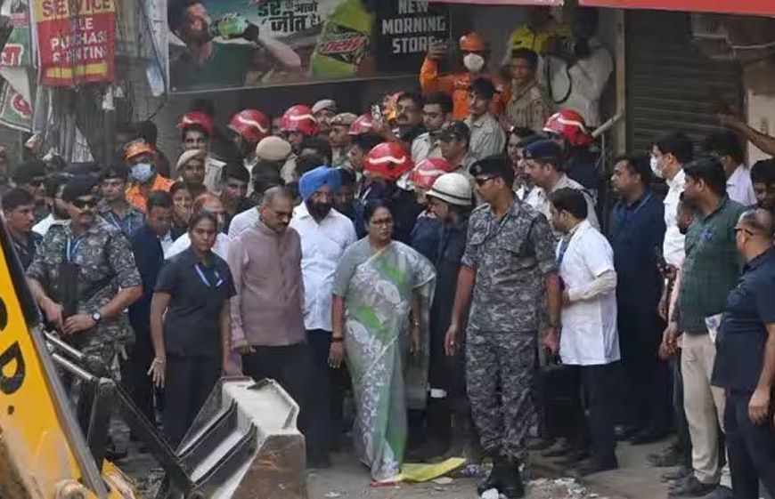 बिल्डिंग हादसे के घायलों को CM रेखा गुप्ता का बड़ा ऐलान, मिलेगा ₹5 लाख मुआवजा