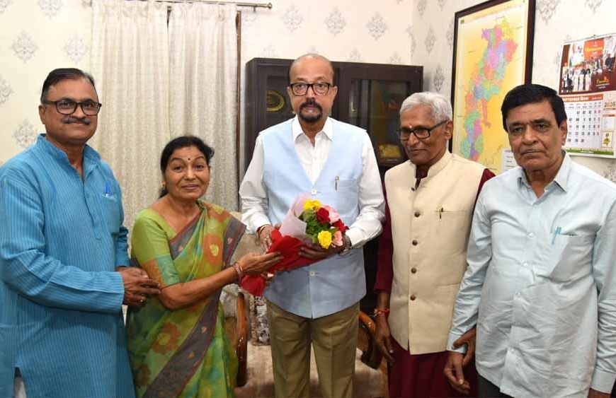 छत्तीसगढ़ी को आठवीं अनुसूची में शामिल करने की मांग, भाषाविदों ने राज्यपाल से की मुलाकात