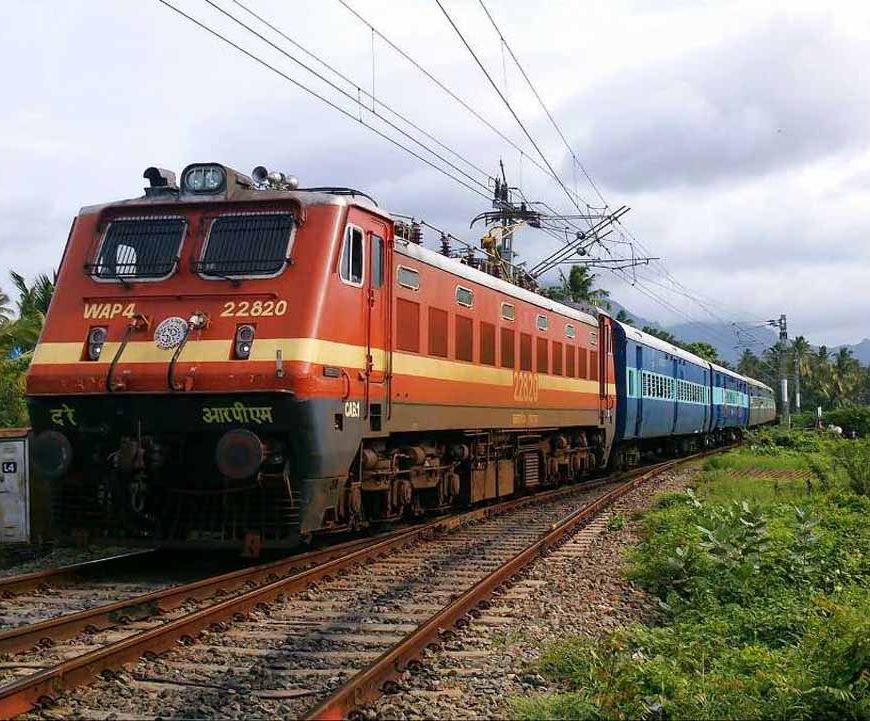 ग्वालियर स्टेशन पर पैंट्री कारों का औचक निरीक्षण; लावारिस खानपान सामग्री जब्त, तीन ट्रेनों की पैंट्री की हुई सघन जांच