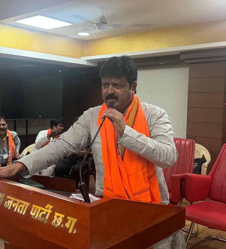 प्रधानमंत्री नरेंद्र मोदी के 25 वर्षों की जनसेवा की यात्रा कार्यकर्ताओं के लिए प्रेरणास्रोत - संजय श्रीवास्तव