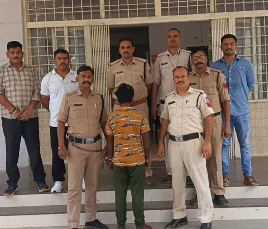 हत्या के मामले में 5 साल से फरार आरोपी इटारसी से गिरफ्तार, रीठी पुलिस ने रेलवे स्टेशन के पास दबोचा, चरसलाल की हत्या कर फरार हो गया था आरोपी