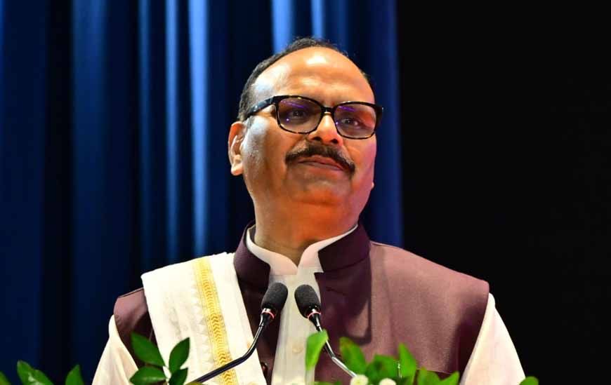 बहुत तेजी से तरक्की कर रहा उत्तर प्रदेश का वस्त्र उद्योग: ब्रजेश पाठक