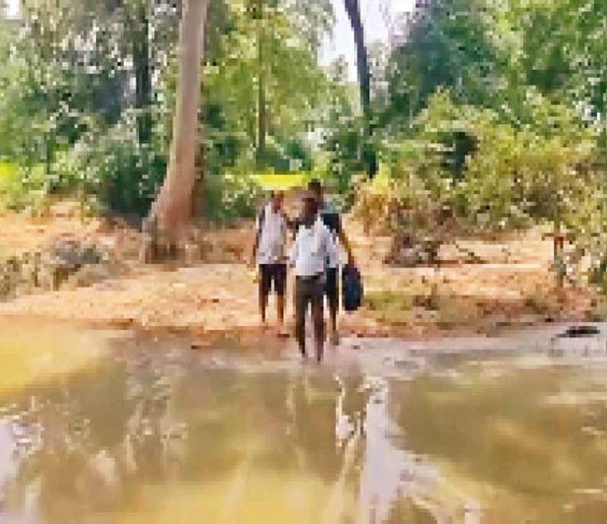 बीजापुर के दुर्गम इलाकों में पहुंची स्वास्थ्य टीम, 405 मरीजों का किया इलाज
