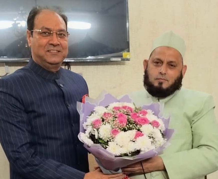 अल्पसंख्यक समाज के विकास को लेकर मौलाना खालिद राशिद फरंगी महली से मिले आयोग अध्यक्ष