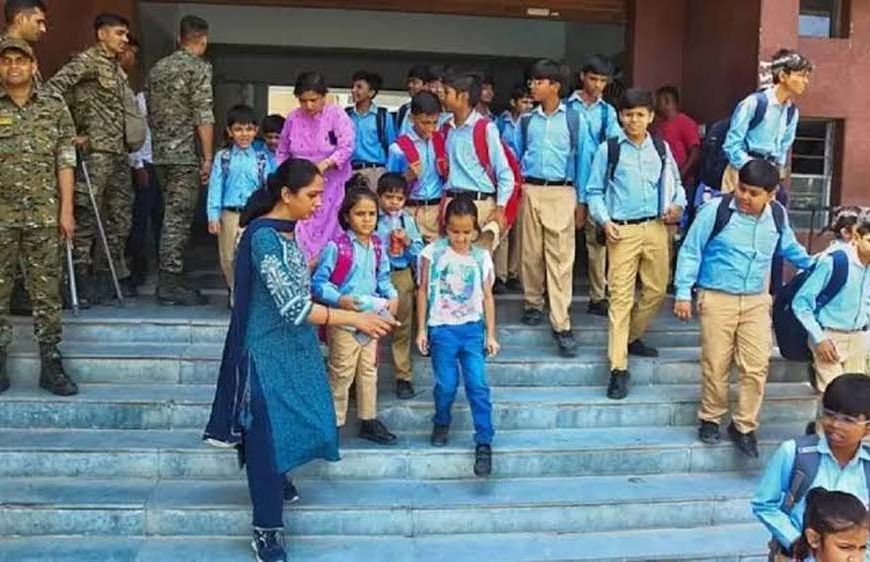 बच्चों की पढ़ाई में अभिभावक बनेंगे भागीदार, डीबीटी की मदद से संवरेंगी उनकी जरूरी सुविधाएं