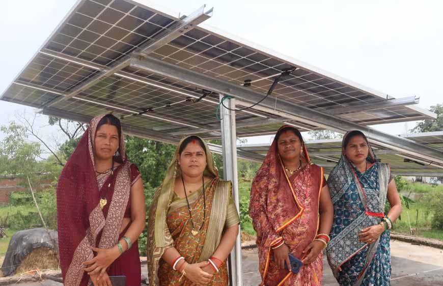 बिहान की सोलर दीदियों ने बढ़ाया आत्मनिर्भरता की ओर कदम