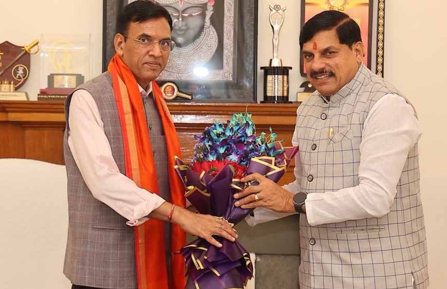 मुख्यमंत्री डॉ. यादव ने केंद्रीय श्रम एवं रोज़गार तथा युवा कार्य खेल मंत्री मांडविया से की सौजन्य भेंट