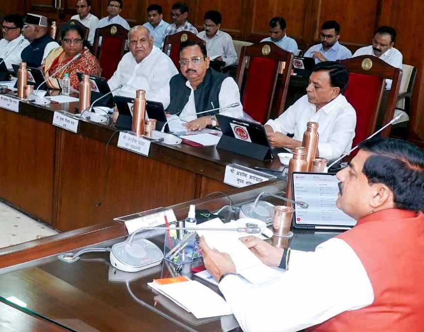 MP कैबिनेट में स्वामित्व योजना की रजिस्ट्री पर विरोध, CS बोले- एक महीने में कराएं; CM ने दिए पटवारियों को समझाने के निर्देश