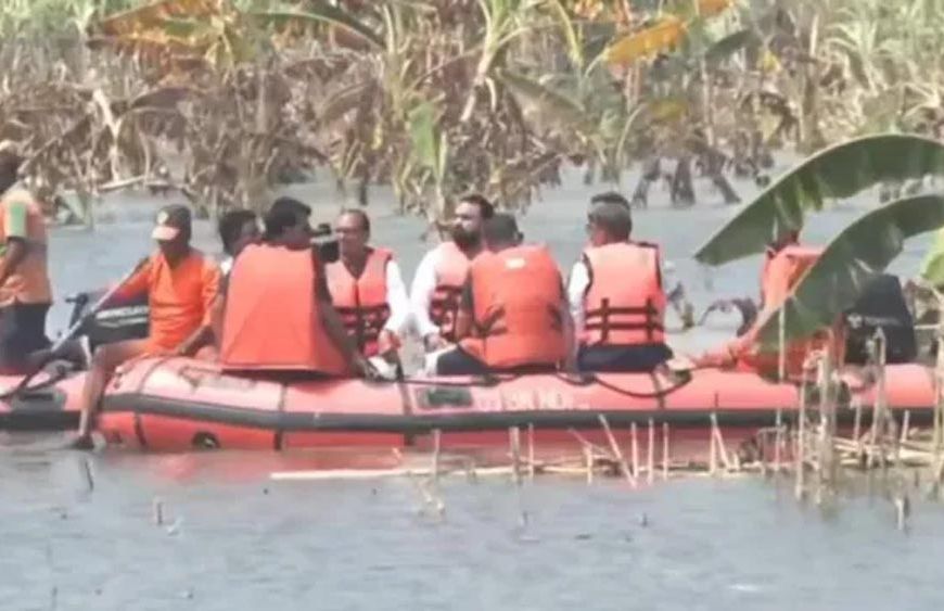 बिहार में बाढ़ का जायजा लेने पहुंचे शिवराज सिंह चौहान, 15 जिलों में 49.72 लाख लोग प्रभावित