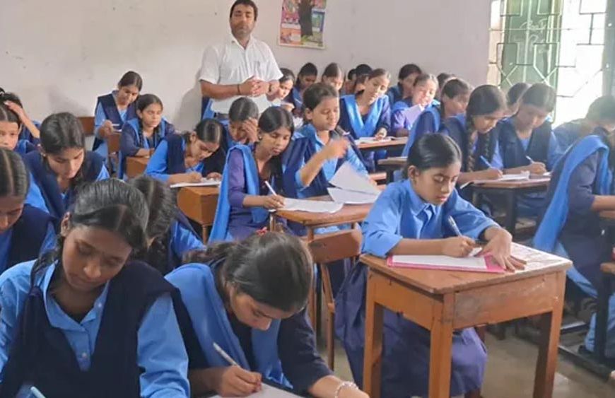पटना में अर्द्धवार्षिक परीक्षा का बदला पैटर्न, बच्चों पर बढ़ा लिखने और समय का दबाव
