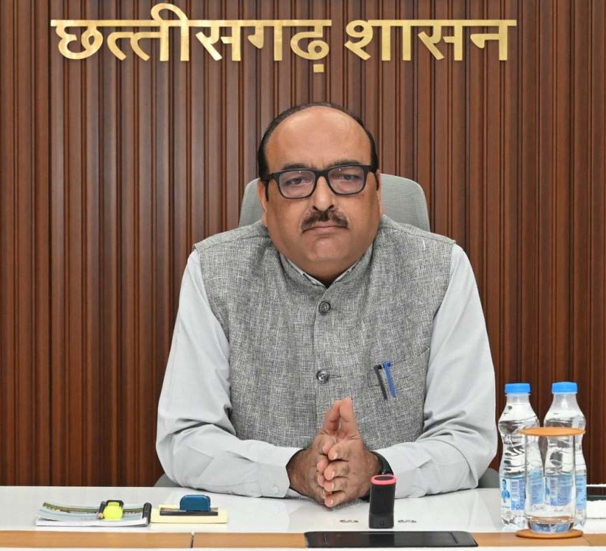 छत्तीसगढ़ में सुघ्घर छत्तीसगढ़ अभियान की उच्चस्तरीय समीक्षा, मुख्य सचिव ने योजनाओं के क्रियान्वयन का लिया जायजा।