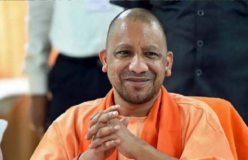 श्रमदान कर ऐतिहासिक पोखरे की सफाई करने वाले युवाओं की मुख्यमंत्री योगी ने की सराहना