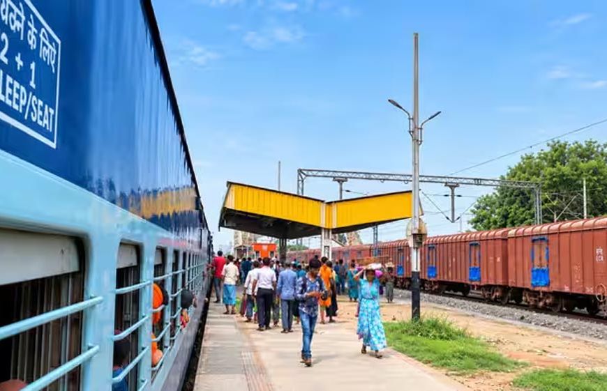 पटना में सनसनीखेज वारदात, 19 वर्षीय युवक ने 15 वर्षीय किशोरी को चलती ट्रेन से फेंका