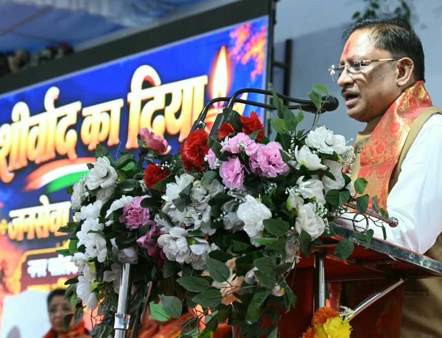 सवा लाख ‘आशीर्वाद के दीपों’ से जगमगाया खारुन तट, प्रधानमंत्री  नरेंद्र मोदी के स्वस्थ और दीर्घायु जीवन के लिए हुई महाआरती