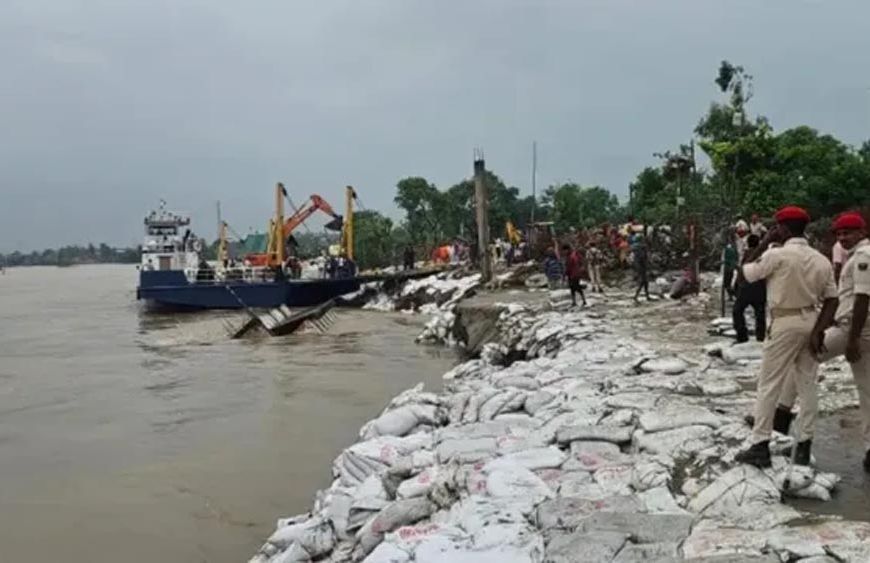 भागलपुर के राघोपुर में 32 साल से गंगा का कहर, करोड़ों खर्च के बाद भी कटाव जारी
