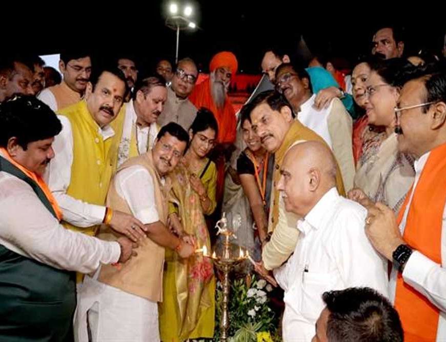 शिप्रा तट और महाकाल महालोक में 33.27 लाख दीये एकसाथ किये गये प्रज्ज्वलित, बना वर्ल्ड रिकार्ड