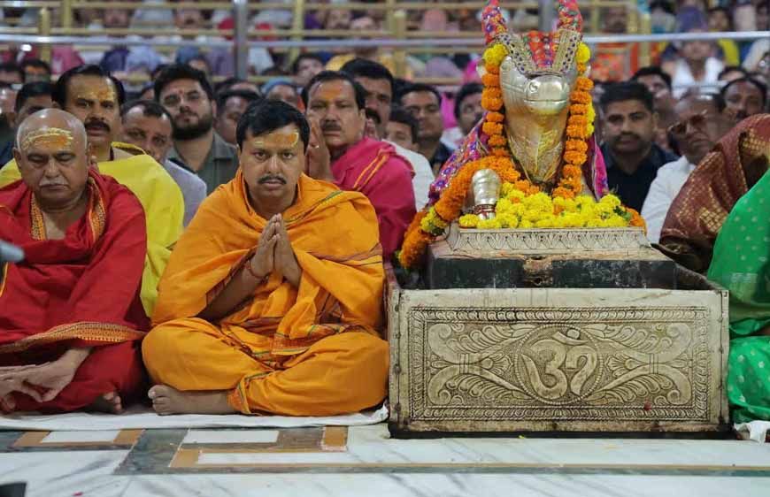 धोती पहन महाकाल के दरबार पहुंचे नितिन नबीन, 2 घंटे बैठकर देखी बाबा की आरती