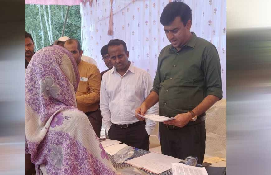 कलेक्टर ने रोजगार सहायक के विरुद्ध कार्यवाही करने के दिए निर्देश