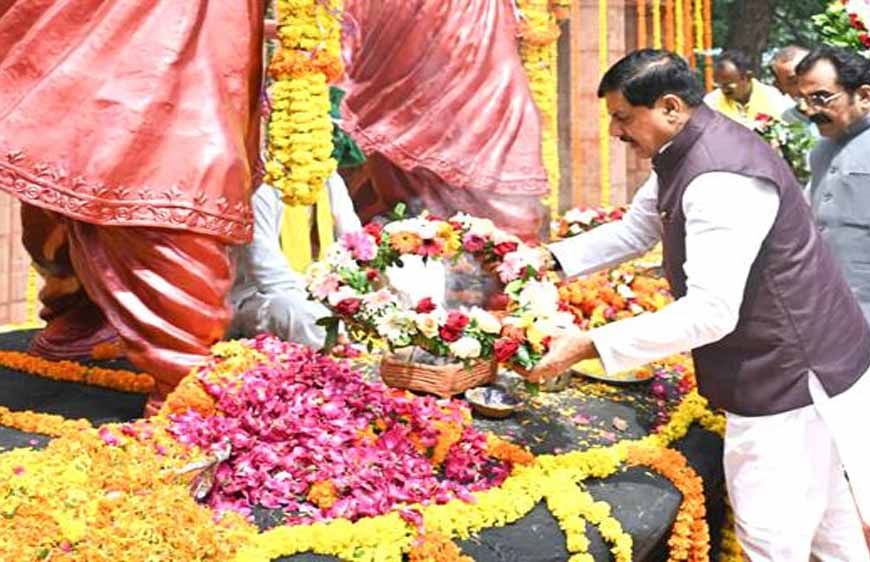 मुख्यमंत्री डॉ. यादव ने अमर शहीद राजा शंकर शाह एवं कुंवर रघुनाथ शाह को अर्पित की श्रद्धांजलि