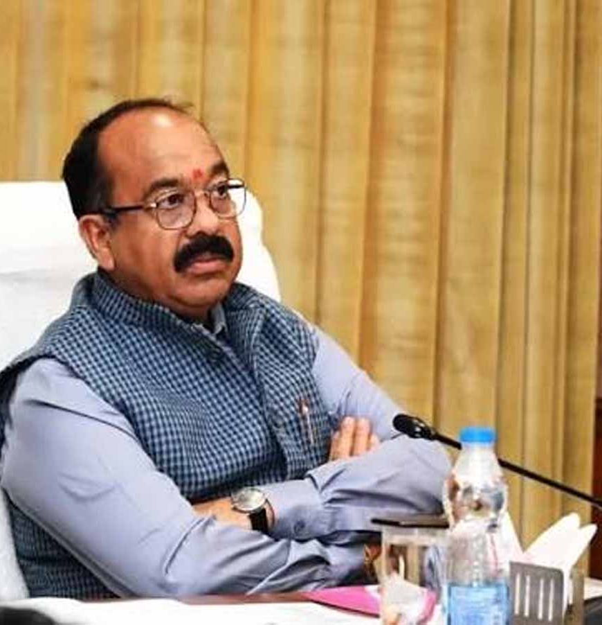 बारिश में खराब सड़कों पर उप मुख्यमंत्री अरुण साव ने जताई नाराजगी, 15 अक्टूबर तक सुधारने के दिए निर्देश