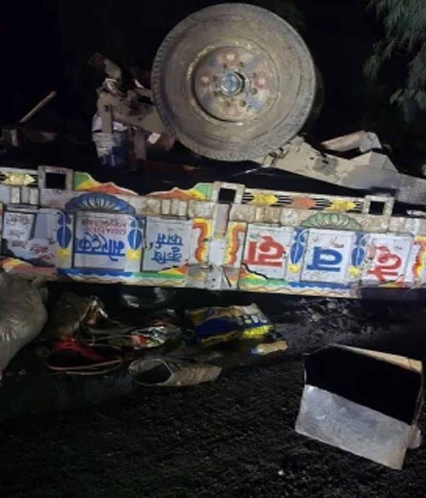 मंदसौर में भीषण सड़क हादसा, ट्रैक्टर-ट्रॉली को मिनी ट्रक ने मारी टक्कर; महिला-बच्ची की मौत