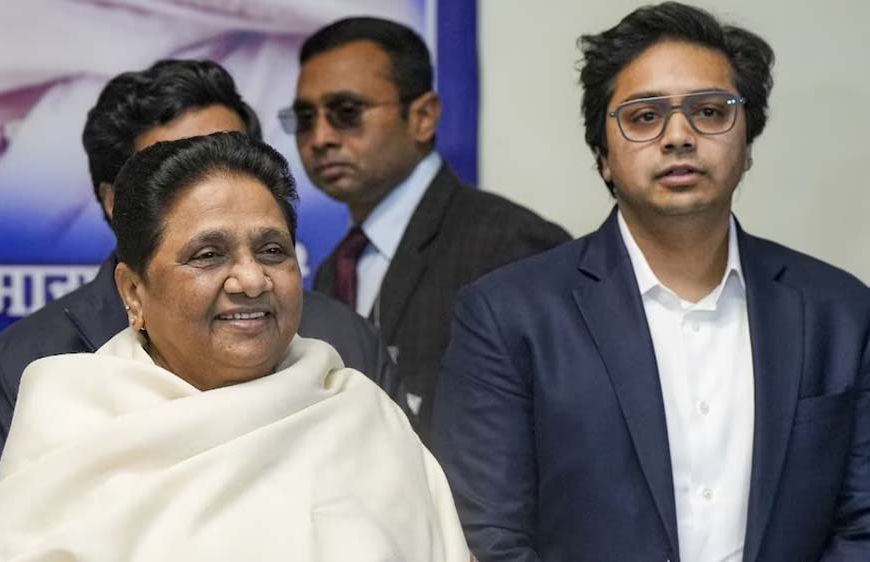 मायावती का बड़ा फैसला, आकाश आनंद और बहन को BSP में नहीं मिलेगी कोई जिम्मेदारी; ईशान को करेंगी आगे