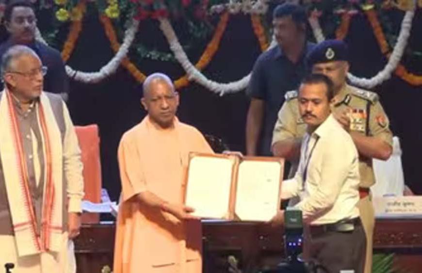 CM योगी ने 912 युवाओं को बांटे नियुक्ति पत्र, बोले- अगले 6 महीने में 1 लाख नौकरियां देंगे