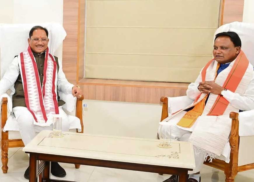 मुख्यमंत्री  विष्णु देव साय ने ओडिशा के मुख्यमंत्री  मोहन चरण माझी से की सौजन्य भेंट