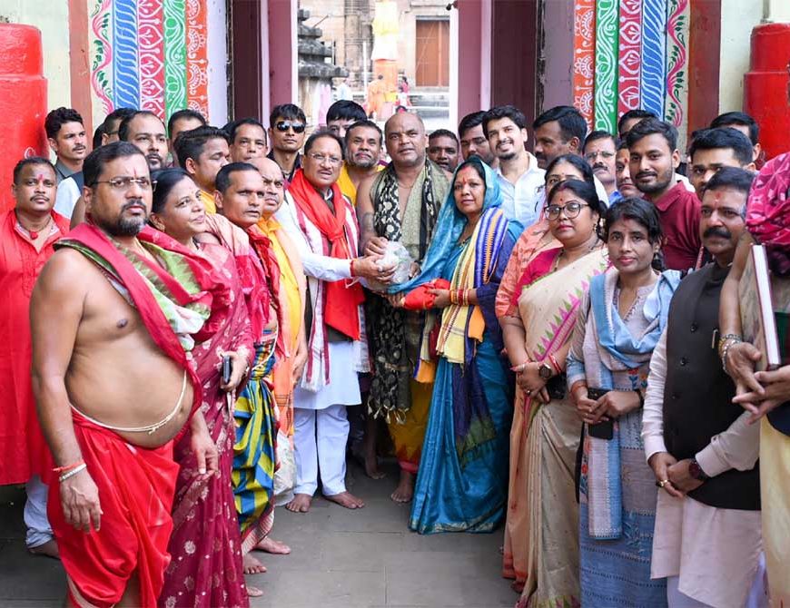 भगवान लिंगराज के दर्शन कर मुख्यमंत्री  विष्णु देव साय ने की प्रदेश की सुख-समृद्धि और खुशहाली की कामना